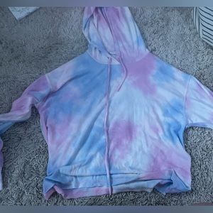 cute comfy very very soft sweatshirt can fit small and medium it’s oversized